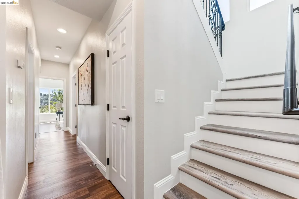 6935 Chambers Drive Oakland CA 94611