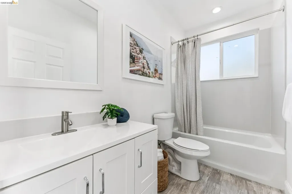 6935 Chambers Drive Oakland CA 94611