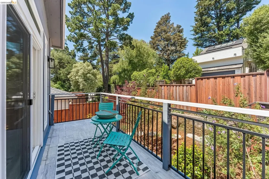 6935 Chambers Drive Oakland CA 94611