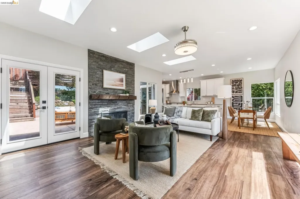 6935 Chambers Drive Oakland CA 94611