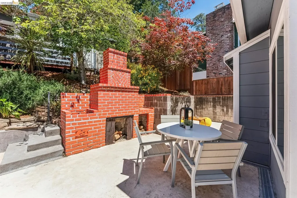 6935 Chambers Drive Oakland CA 94611