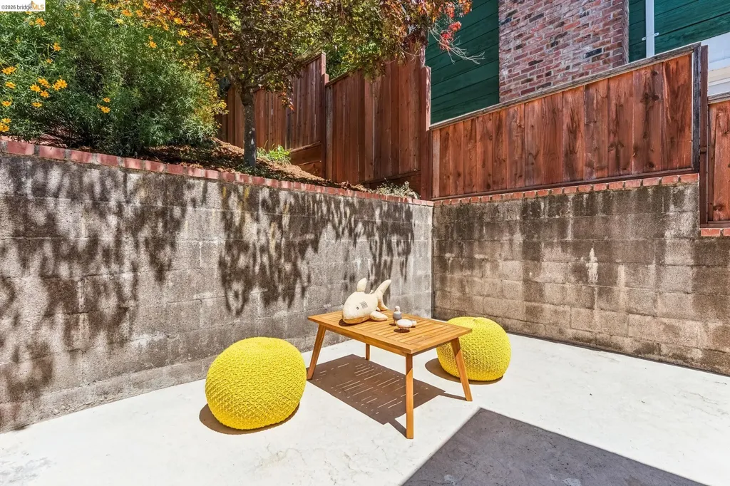 6935 Chambers Drive Oakland CA 94611