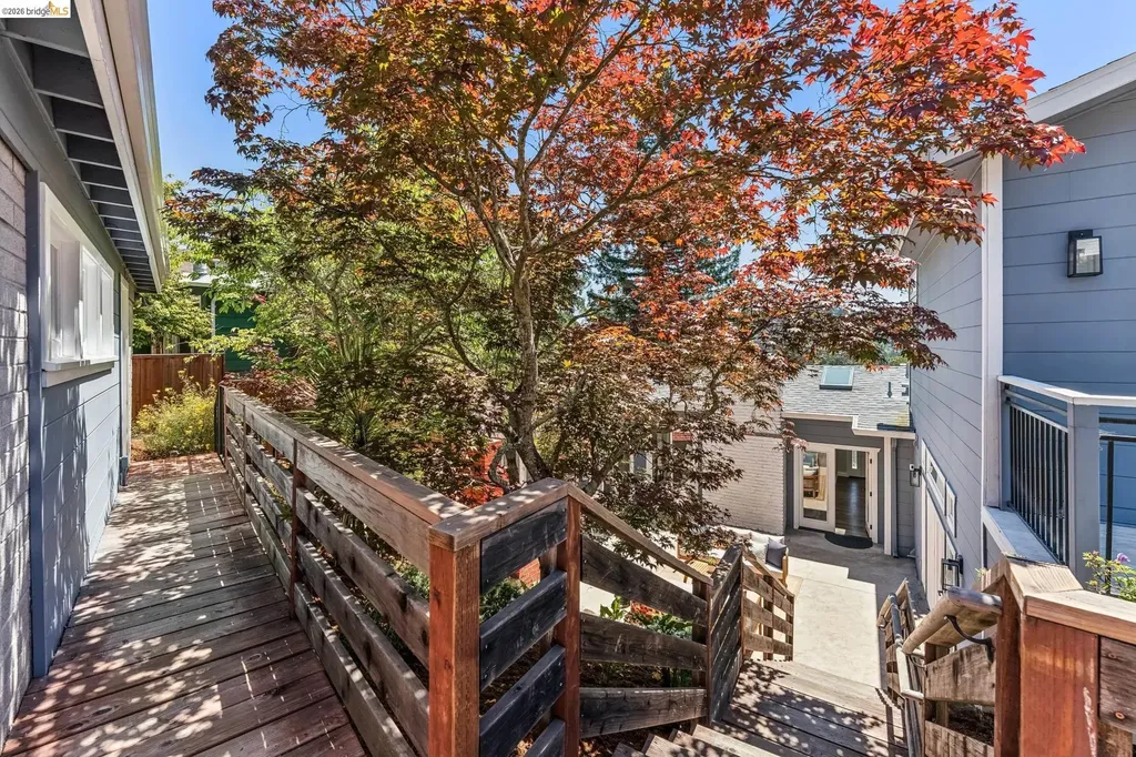 6935 Chambers Drive Oakland CA 94611