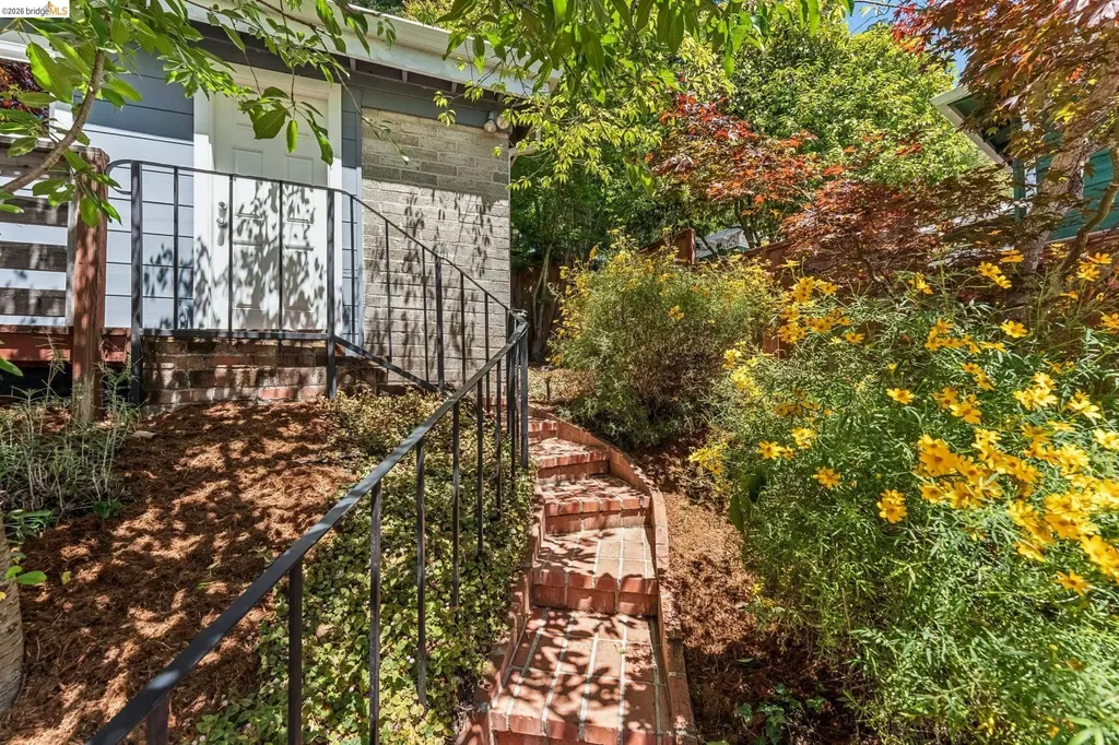 6935 Chambers Drive Oakland CA 94611