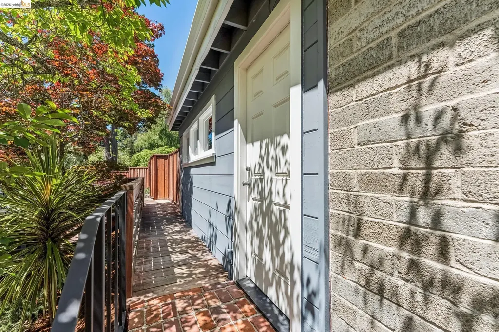 6935 Chambers Drive Oakland CA 94611