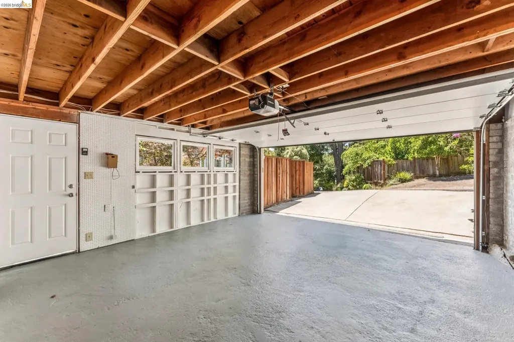 6935 Chambers Drive Oakland CA 94611