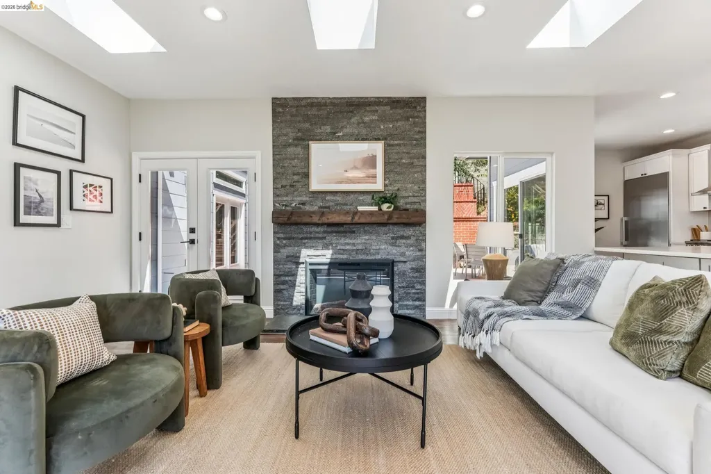 6935 Chambers Drive Oakland CA 94611