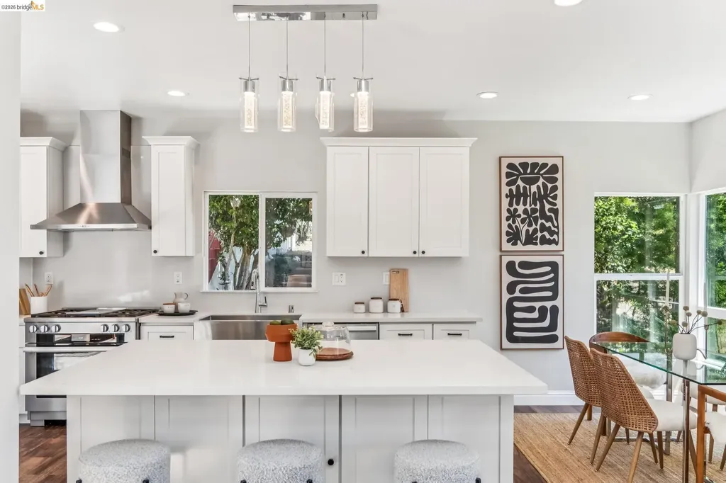 6935 Chambers Drive Oakland CA 94611