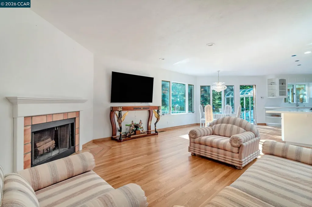 74 Yarrow Valley Lane Orinda CA 94563