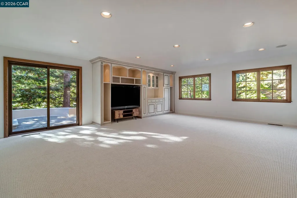74 Yarrow Valley Lane Orinda CA 94563