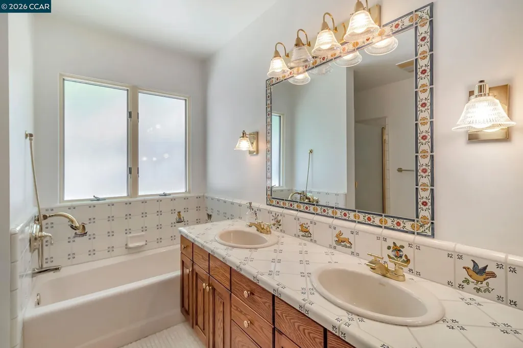 74 Yarrow Valley Lane Orinda CA 94563