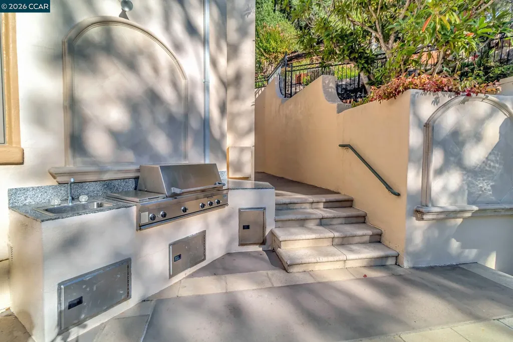 74 Yarrow Valley Lane Orinda CA 94563