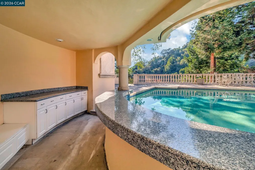74 Yarrow Valley Lane Orinda CA 94563
