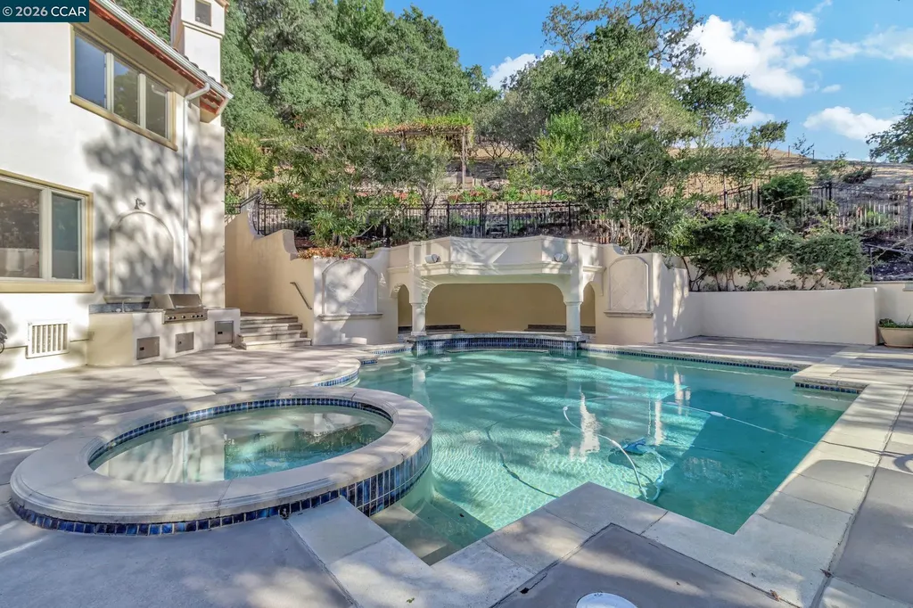 74 Yarrow Valley Lane Orinda CA 94563
