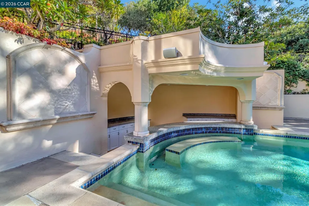 74 Yarrow Valley Lane Orinda CA 94563