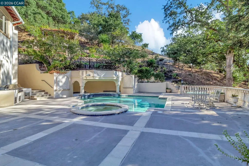 74 Yarrow Valley Lane Orinda CA 94563