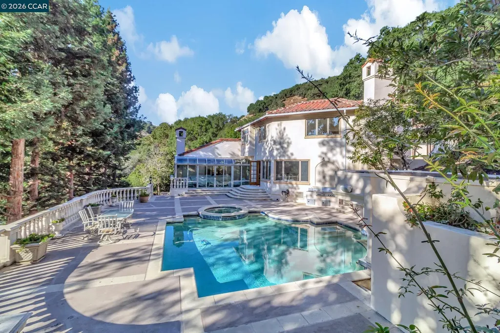 74 Yarrow Valley Lane Orinda CA 94563