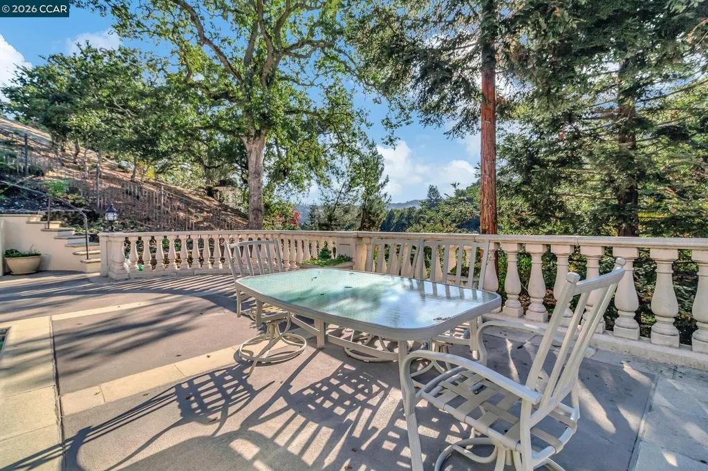 74 Yarrow Valley Lane Orinda CA 94563
