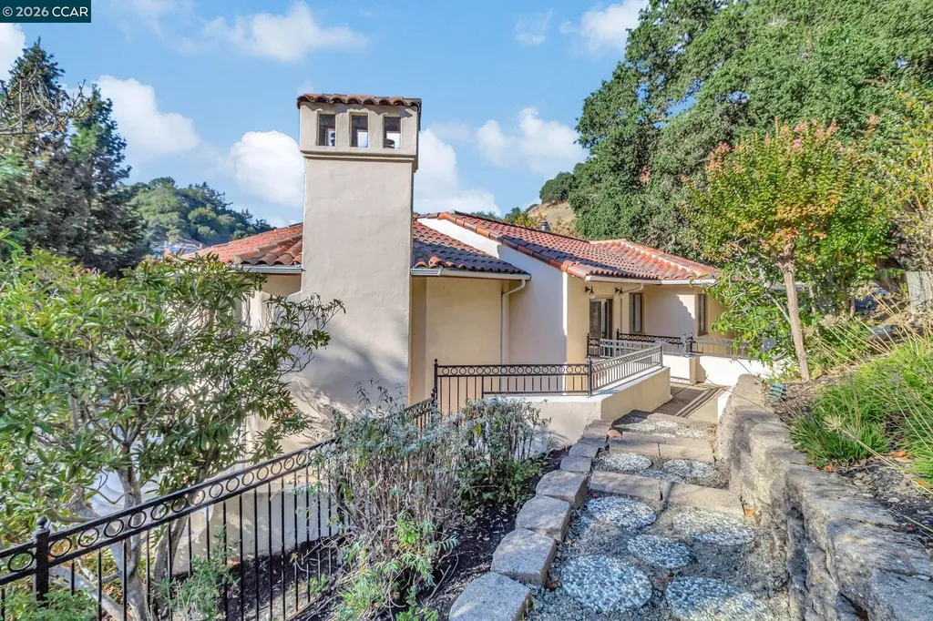 74 Yarrow Valley Lane Orinda CA 94563