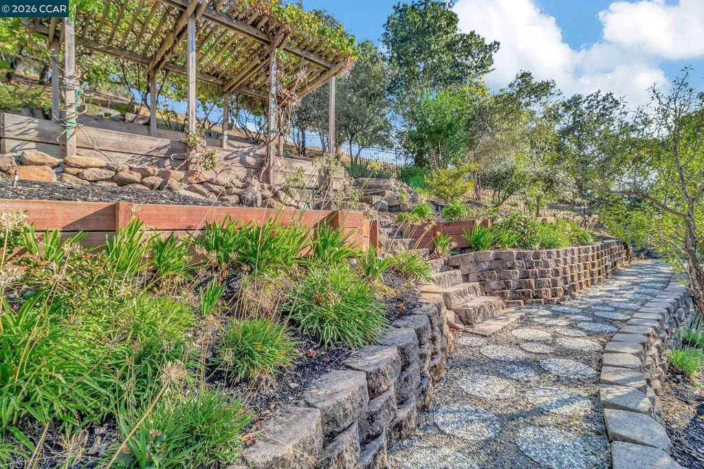 74 Yarrow Valley Lane Orinda CA 94563