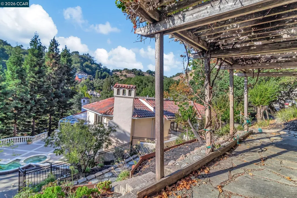74 Yarrow Valley Lane Orinda CA 94563