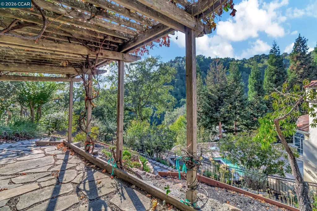 74 Yarrow Valley Lane Orinda CA 94563