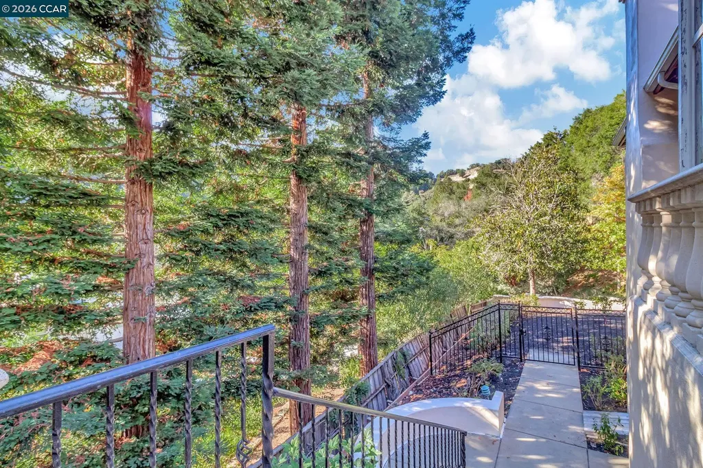 74 Yarrow Valley Lane Orinda CA 94563