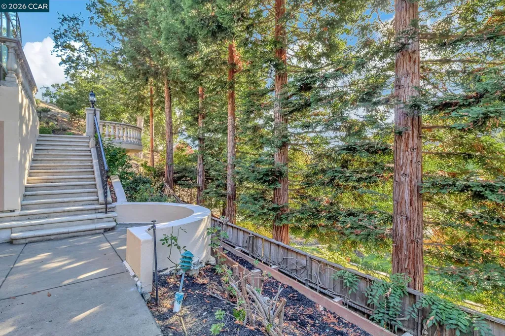 74 Yarrow Valley Lane Orinda CA 94563