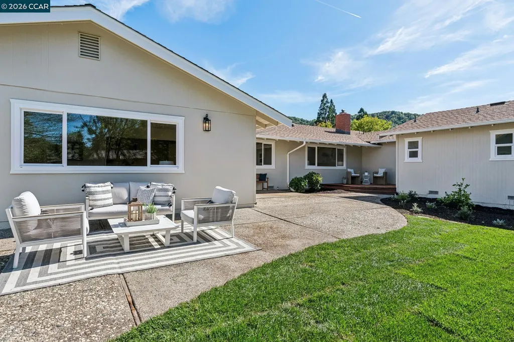 152 Tharp Drive Moraga CA 94556
