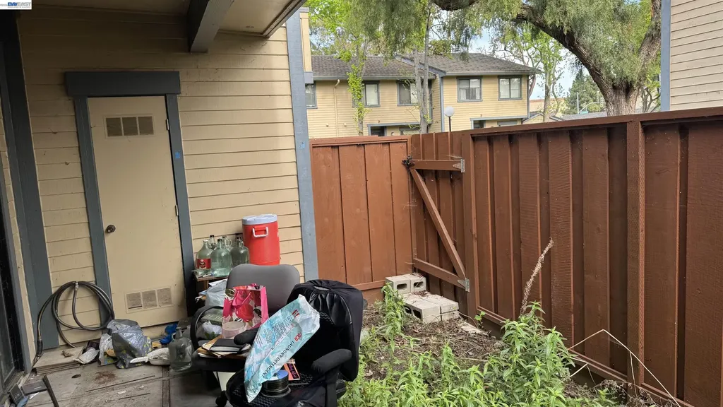 6043 Joaquin Murieta Avenue Newark CA 94560