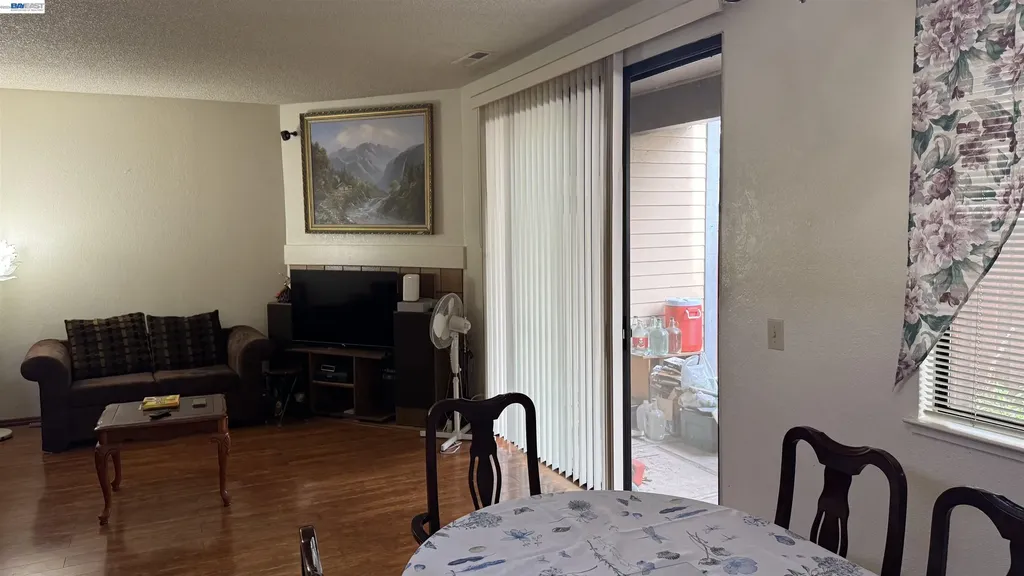 6043 Joaquin Murieta Avenue Newark CA 94560