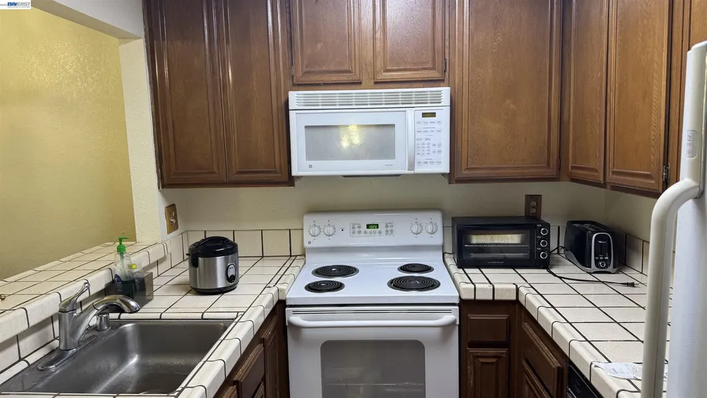 6043 Joaquin Murieta Avenue Newark CA 94560
