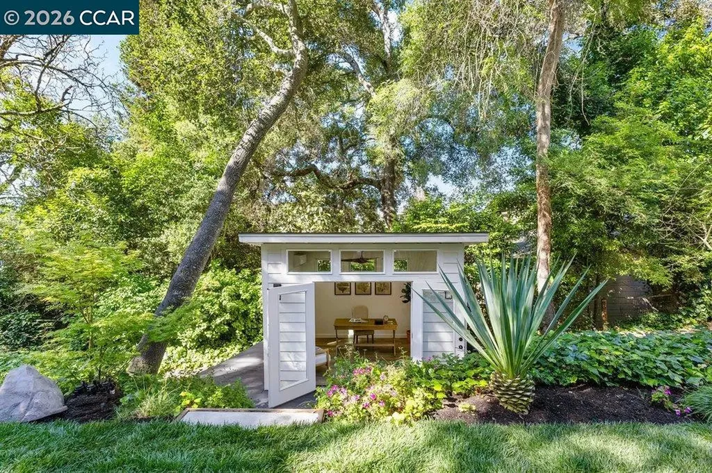 32 Las Vegas Road Orinda CA 94563