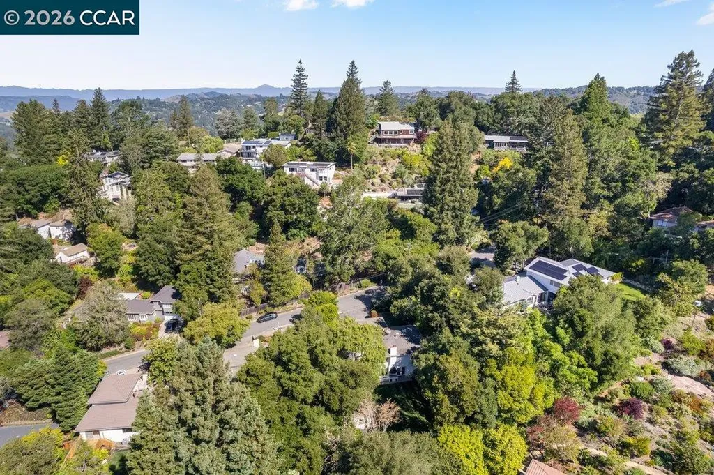 32 Las Vegas Road Orinda CA 94563