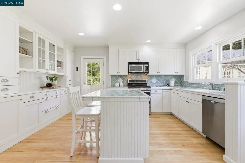 425 Lakewood Circle Walnut Creek CA 94598