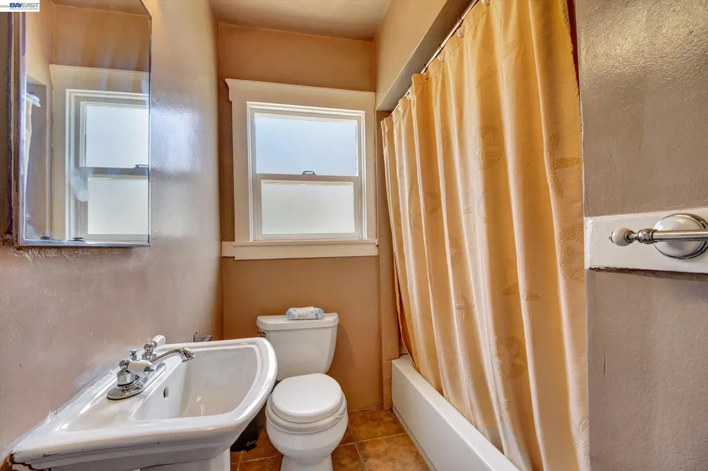 2007 57th Avenue Oakland CA 94621