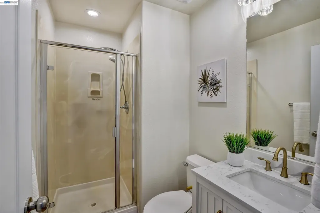 530 Cottage Park Drive Hayward CA 94544