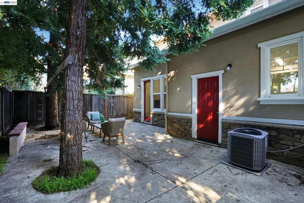 530 Cottage Park Drive Hayward CA 94544