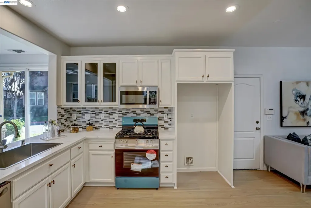 530 Cottage Park Drive Hayward CA 94544