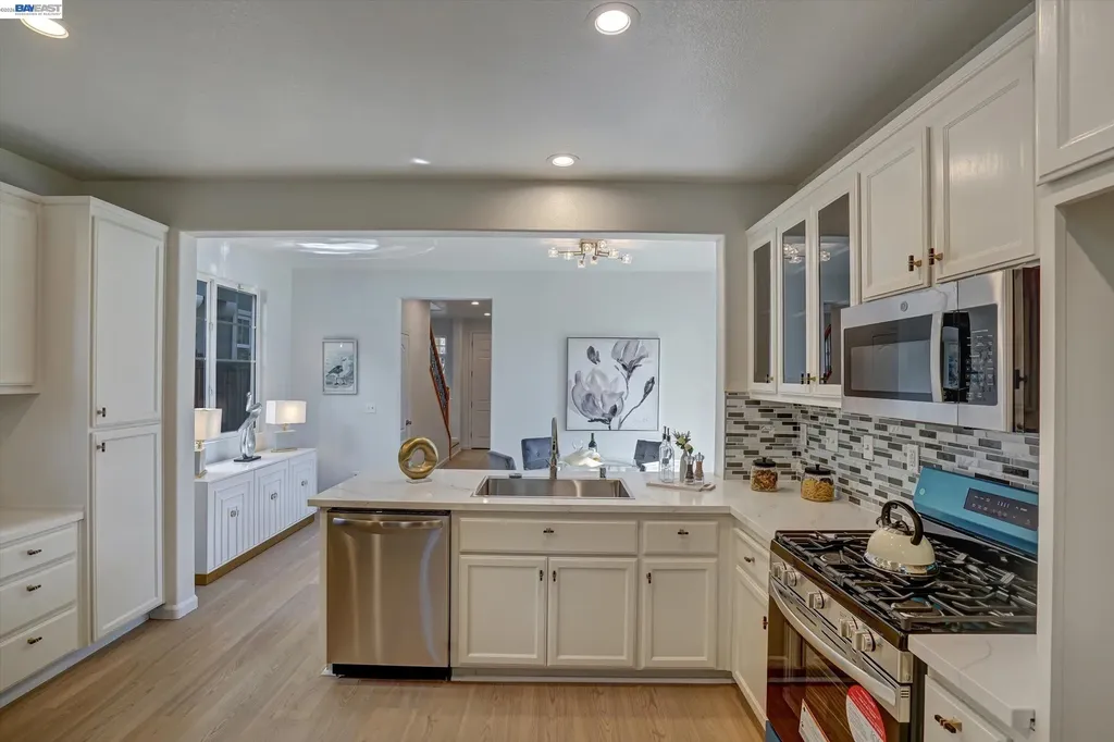 530 Cottage Park Drive Hayward CA 94544