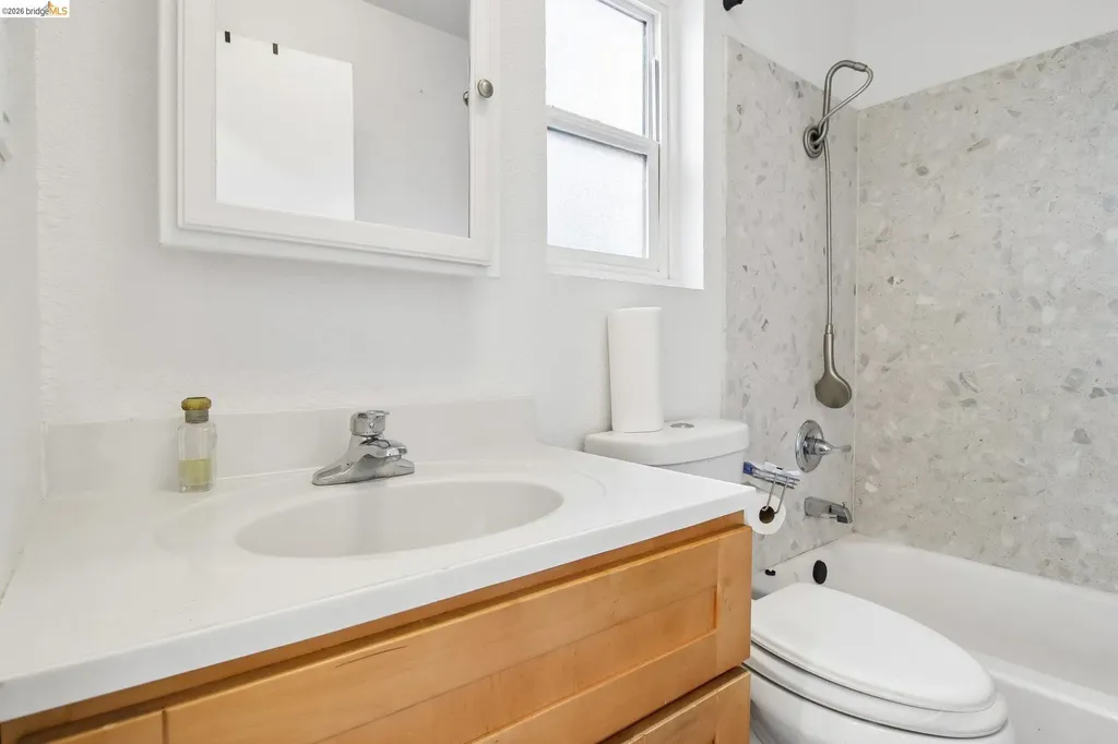 874 Pine Street Oakland CA 94607