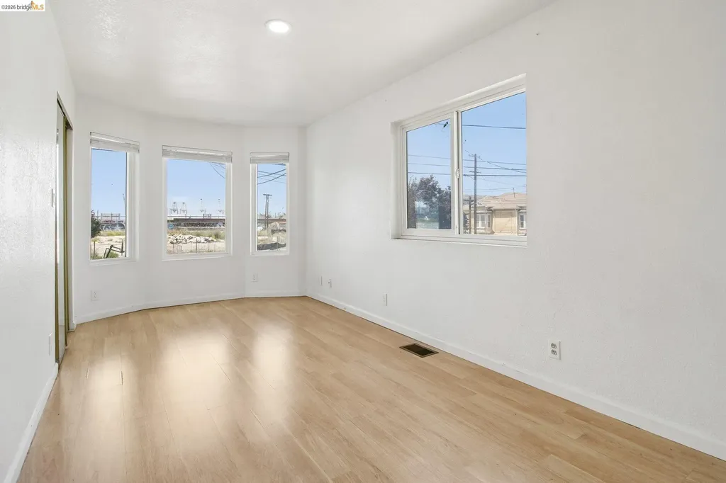 874 Pine Street Oakland CA 94607