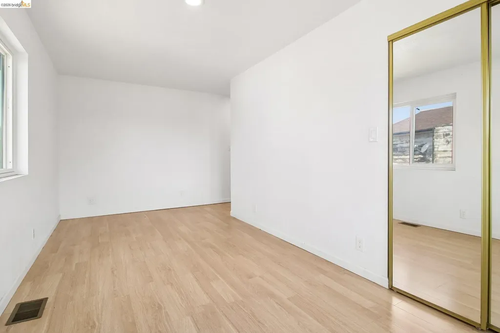 874 Pine Street Oakland CA 94607