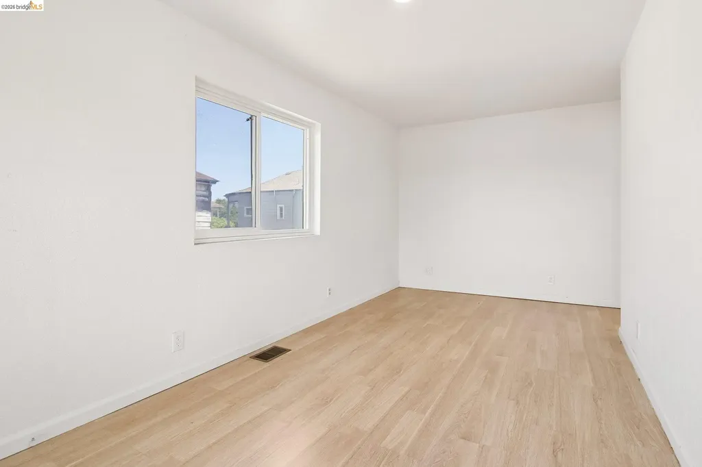 874 Pine Street Oakland CA 94607