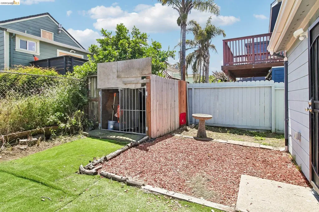 874 Pine Street Oakland CA 94607