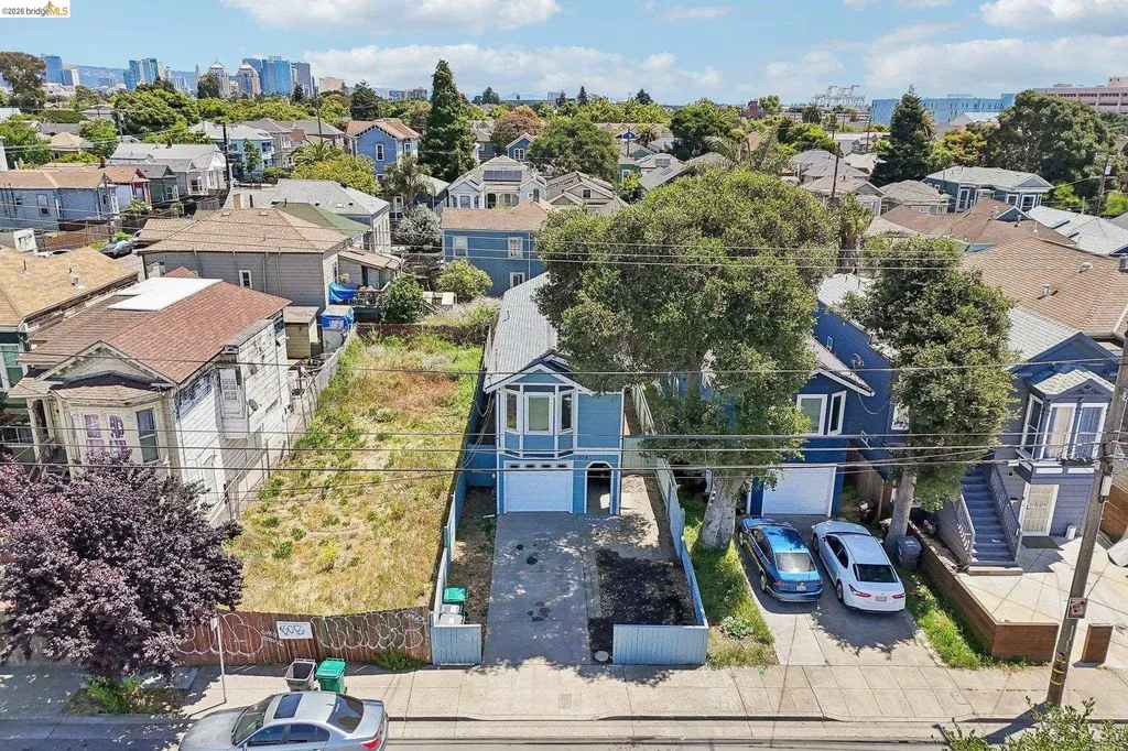 874 Pine Street Oakland CA 94607