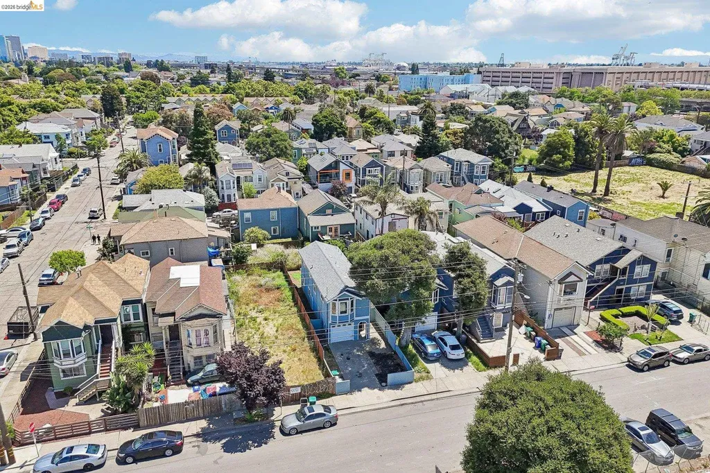 874 Pine Street Oakland CA 94607