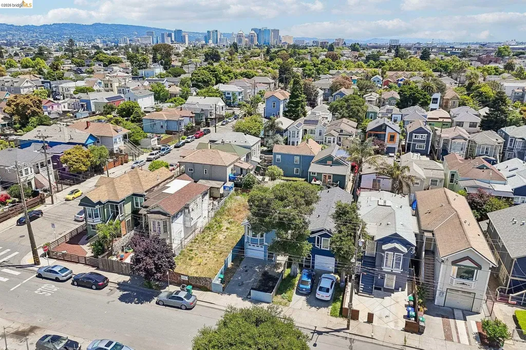 874 Pine Street Oakland CA 94607