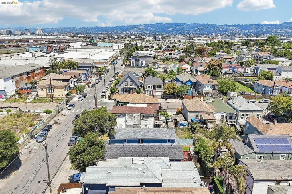 874 Pine Street Oakland CA 94607