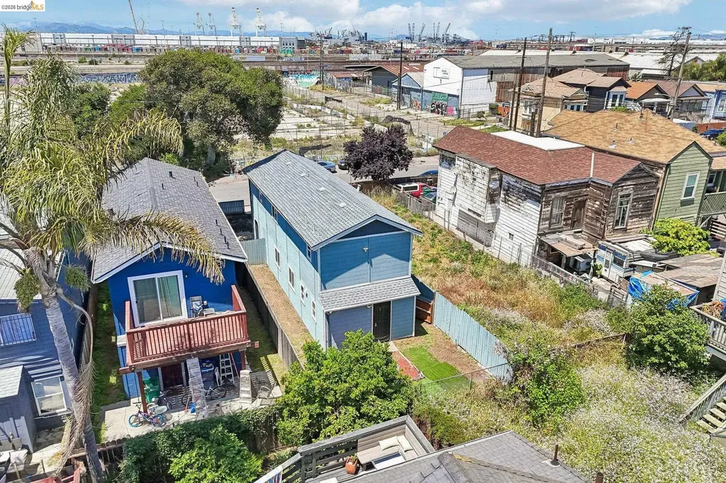 874 Pine Street Oakland CA 94607